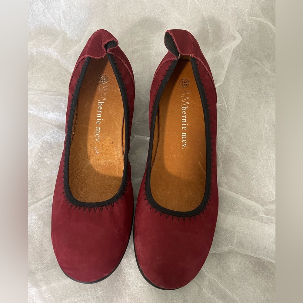 Bernie Bev. Red flats